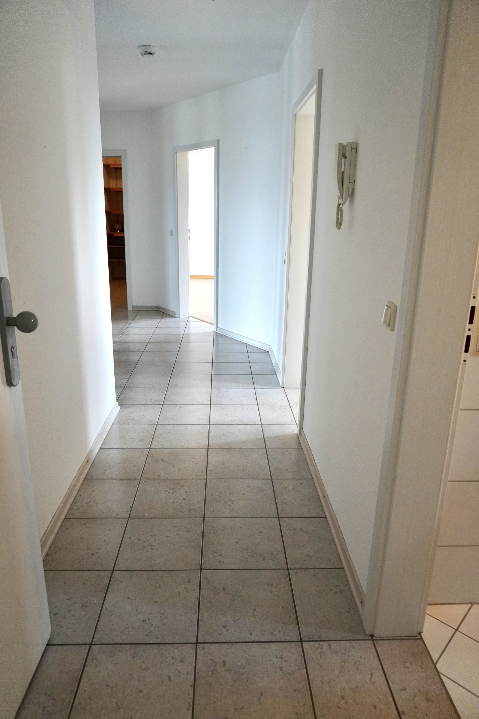Schöne, gepflegte Eigentumswohnung mit Gartenanteil und Südbalkon in exponierter Lage zu verkaufen!