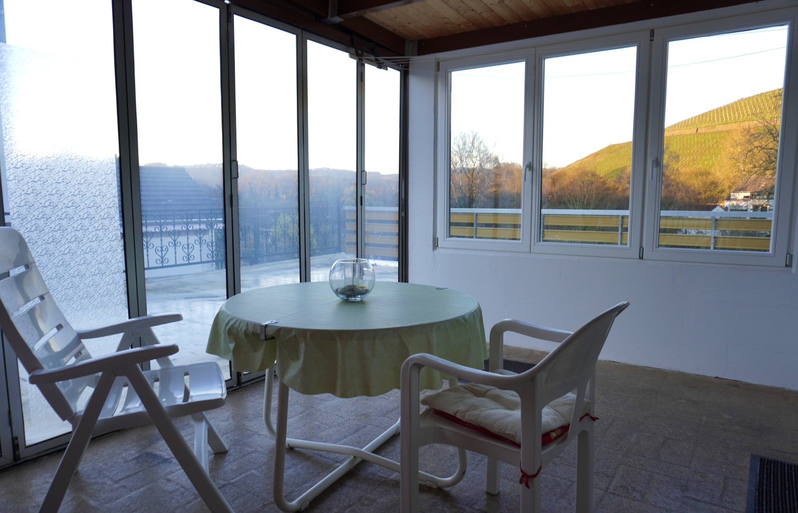 TRAUMGARTEN! Unverbaubarer Panoramablick auf die Weinberge und Mariensäule! Großzügiges, freistehendes Einfamilienhaus /Im Grünen u dennoch Stadtnah!