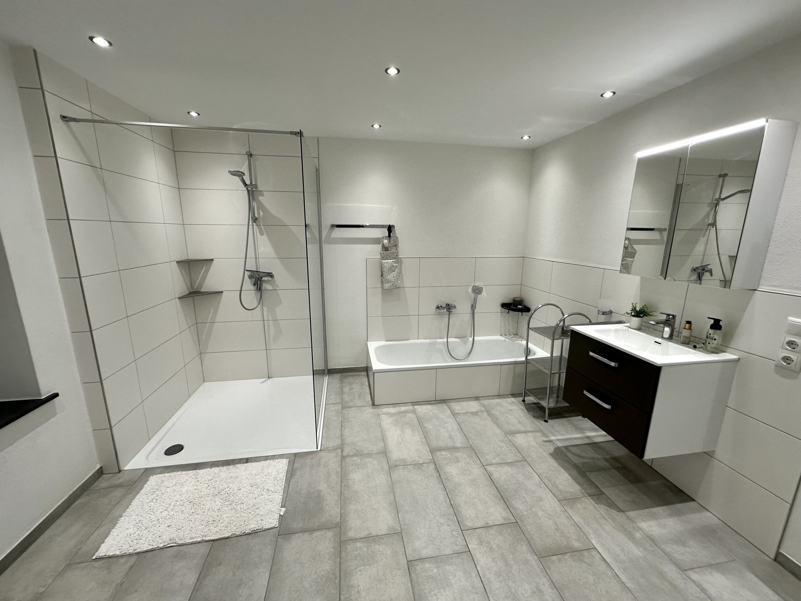 Neubauwohnung mit Sonnenterrasse und Einbauküche! Im Herzen von Mettlach-Weiten!! 