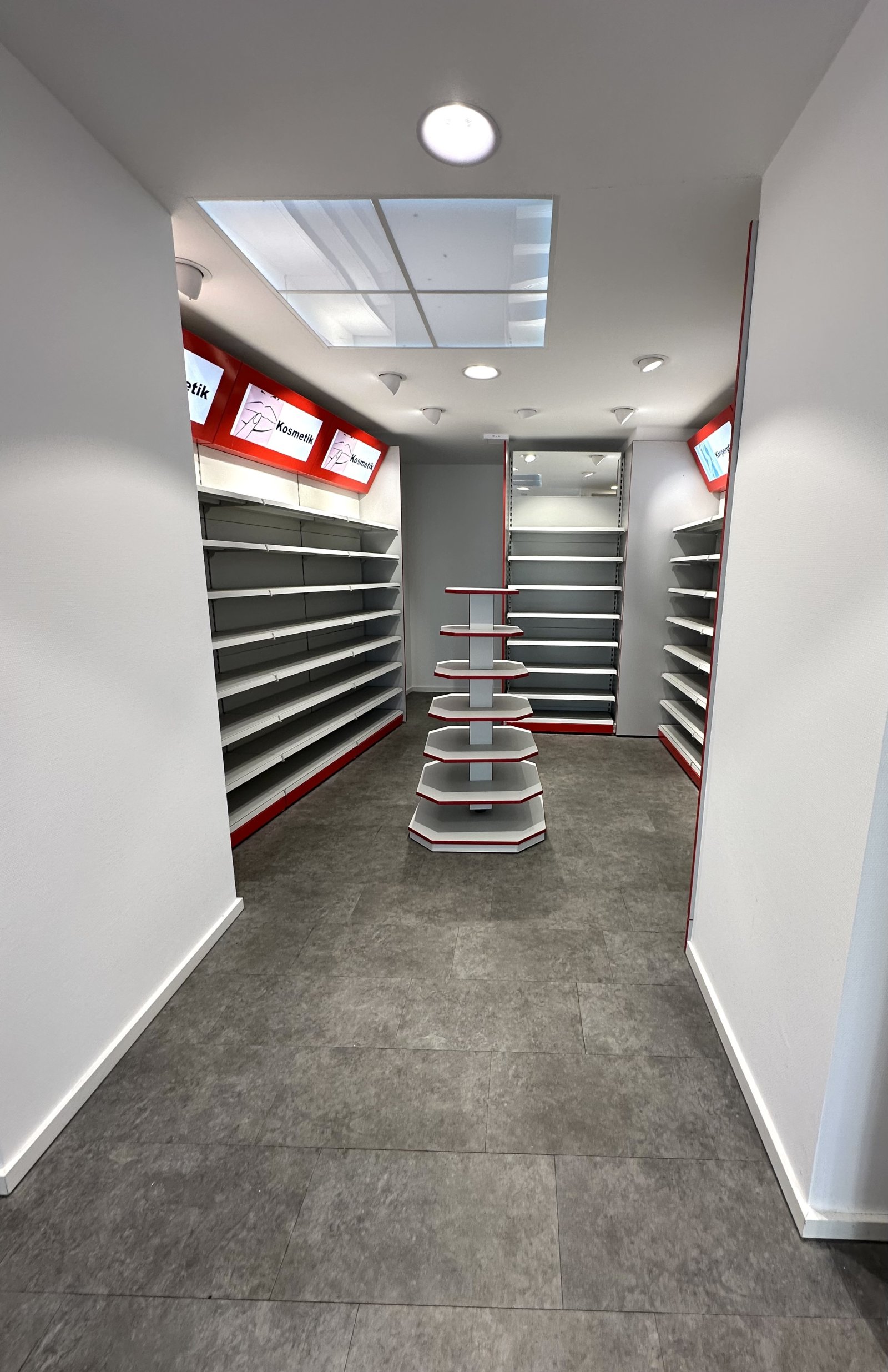 Mitten in der Fußgängerzone!! Großzügige Gewerbefläche zu vermieten/ Für Praxis, Büro, oder Einzelhandel/!