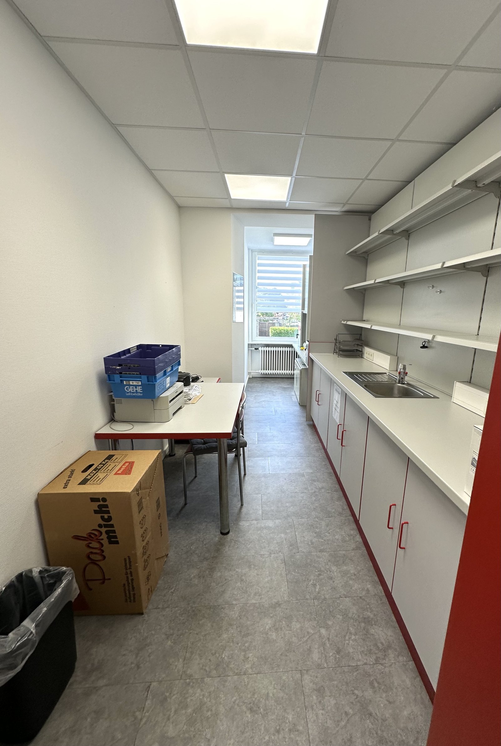 Mitten in der Fußgängerzone!! Großzügige Gewerbefläche zu vermieten/ Für Praxis, Büro, oder Einzelhandel/!