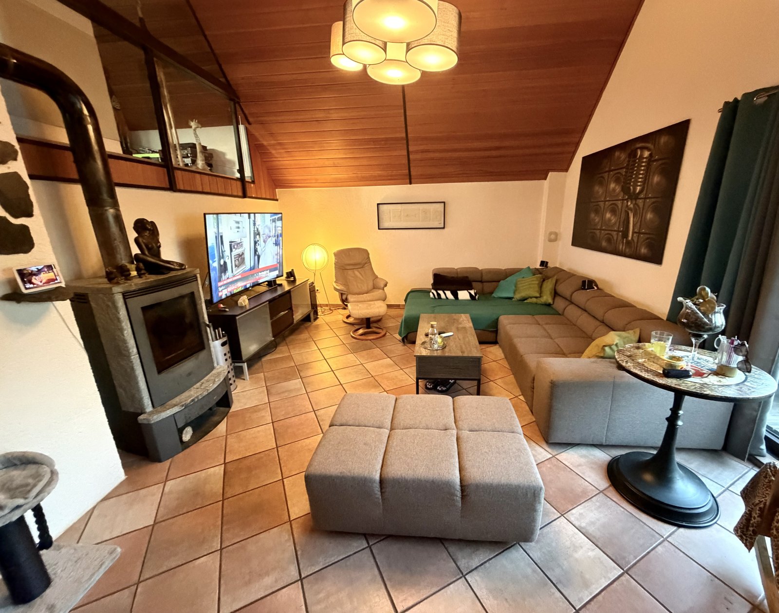 Modernes Familienidyll in Kasel – Komfort und Fernblick vereint!