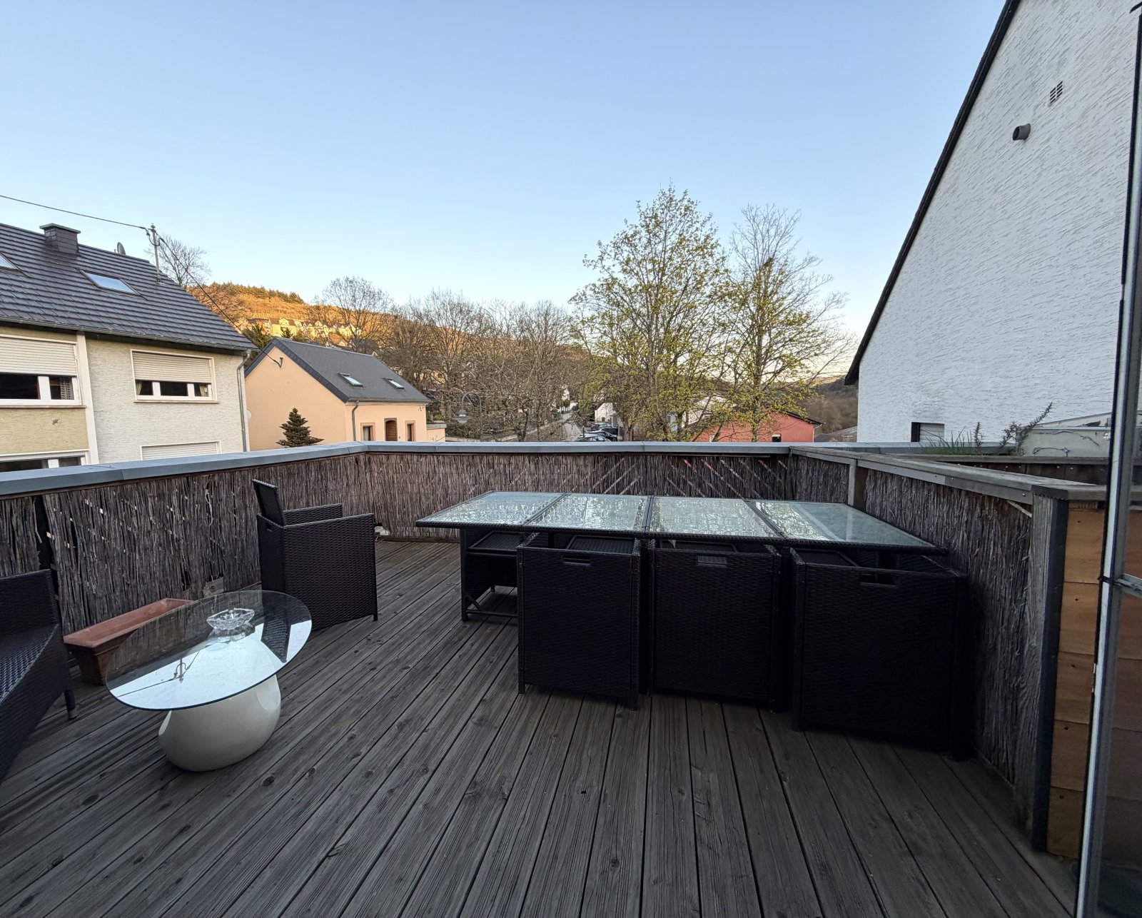 Modernes Familienidyll in Kasel – Komfort und Fernblick vereint!