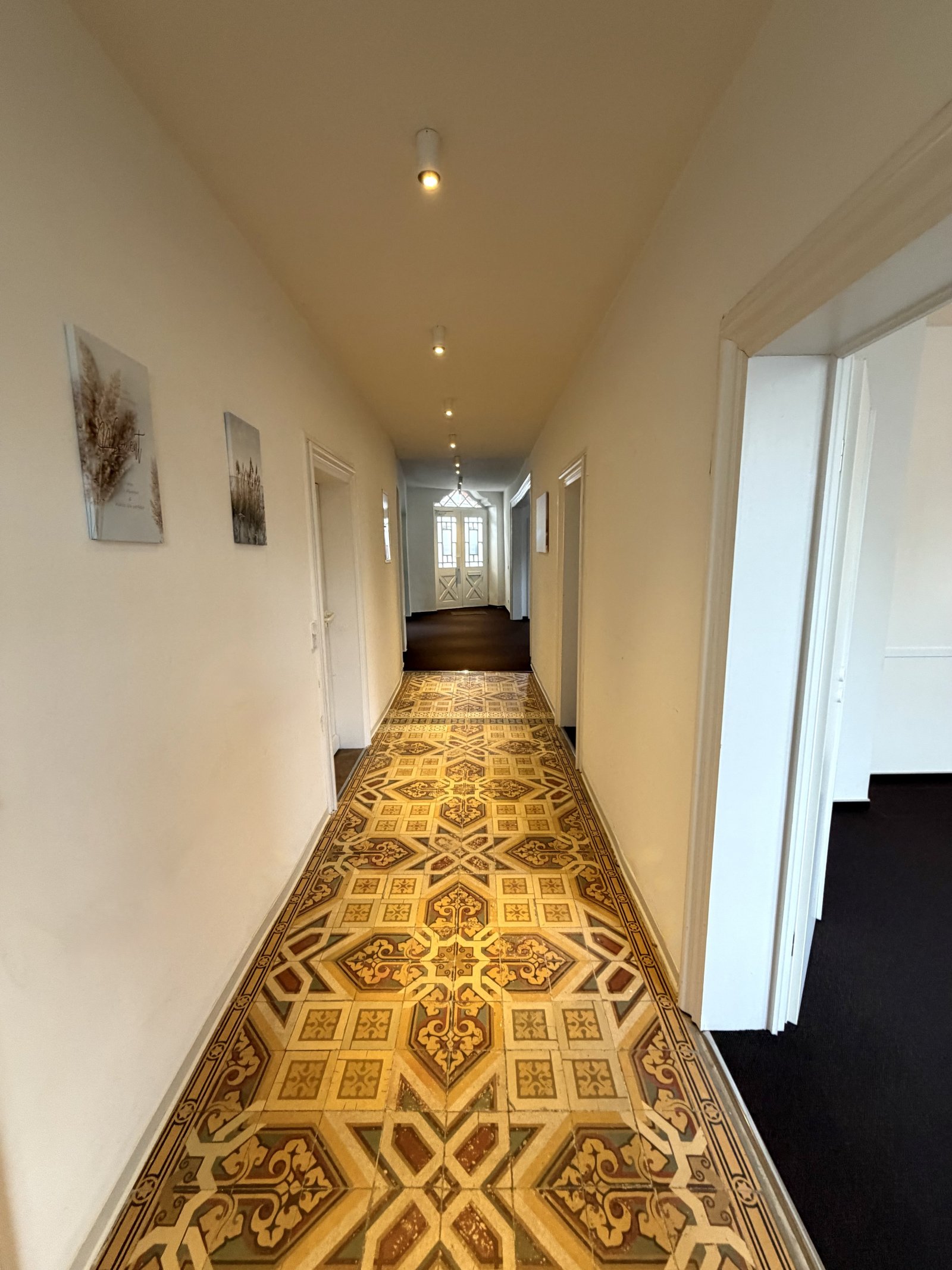 Gewerbeimmobilie mit vielen Nutzungsmöglichkeiten zum Kauf in exponierter Lage von Trier