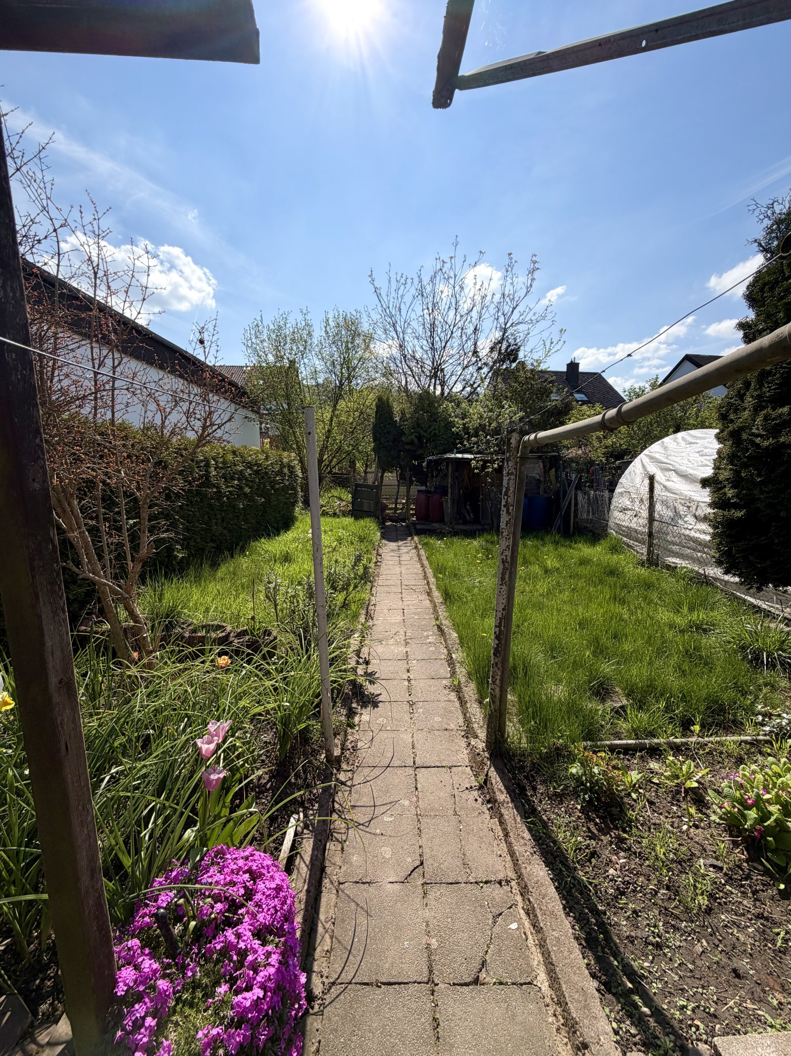 Mehrfamilienhaus mit tollem sonnigen Grundstück in exponierter Lage 