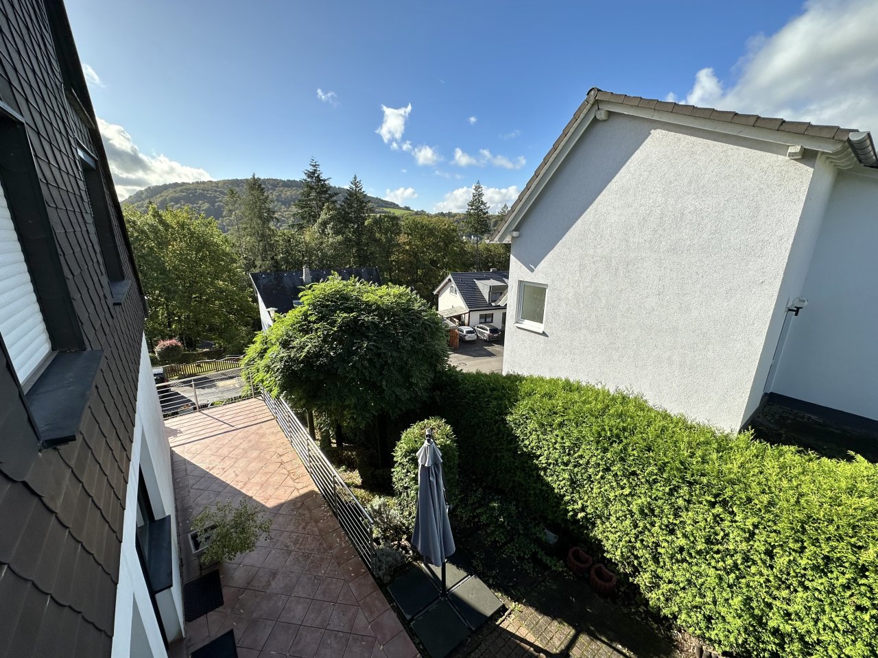 Blick vom Terrassenbereich Rückseite