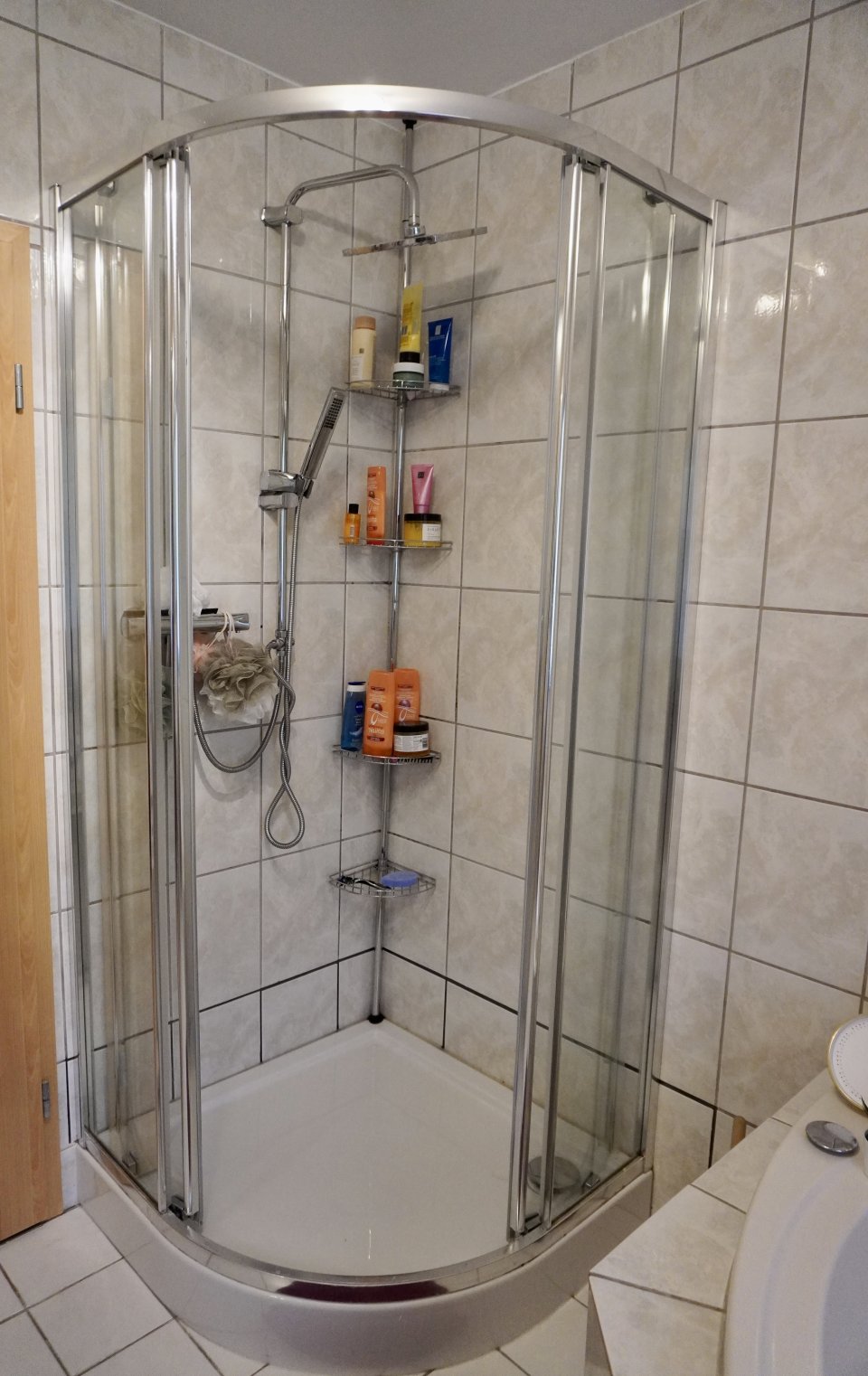 Dusche im Hauptbad 