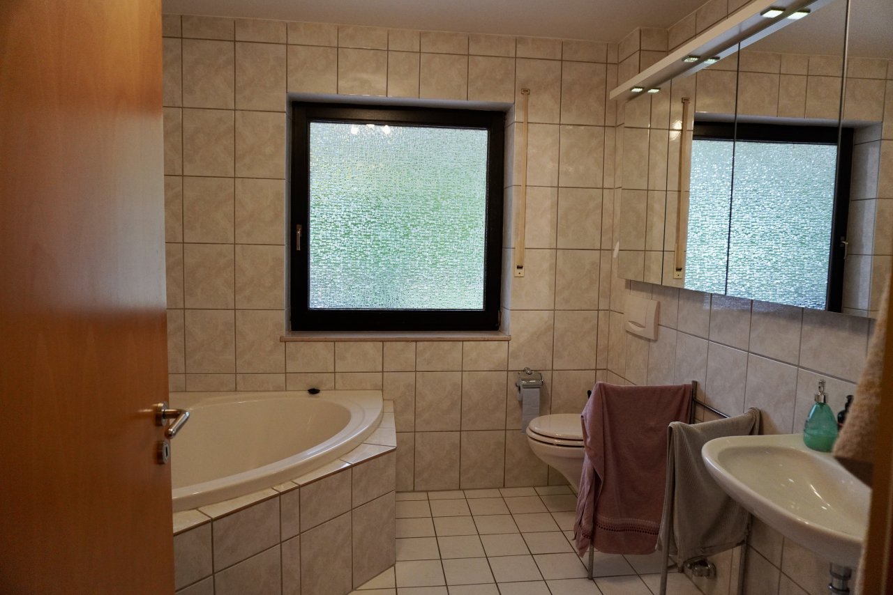Hauptbad im 1. Obergeschoss Hauptbad im 1. Obergeschoss