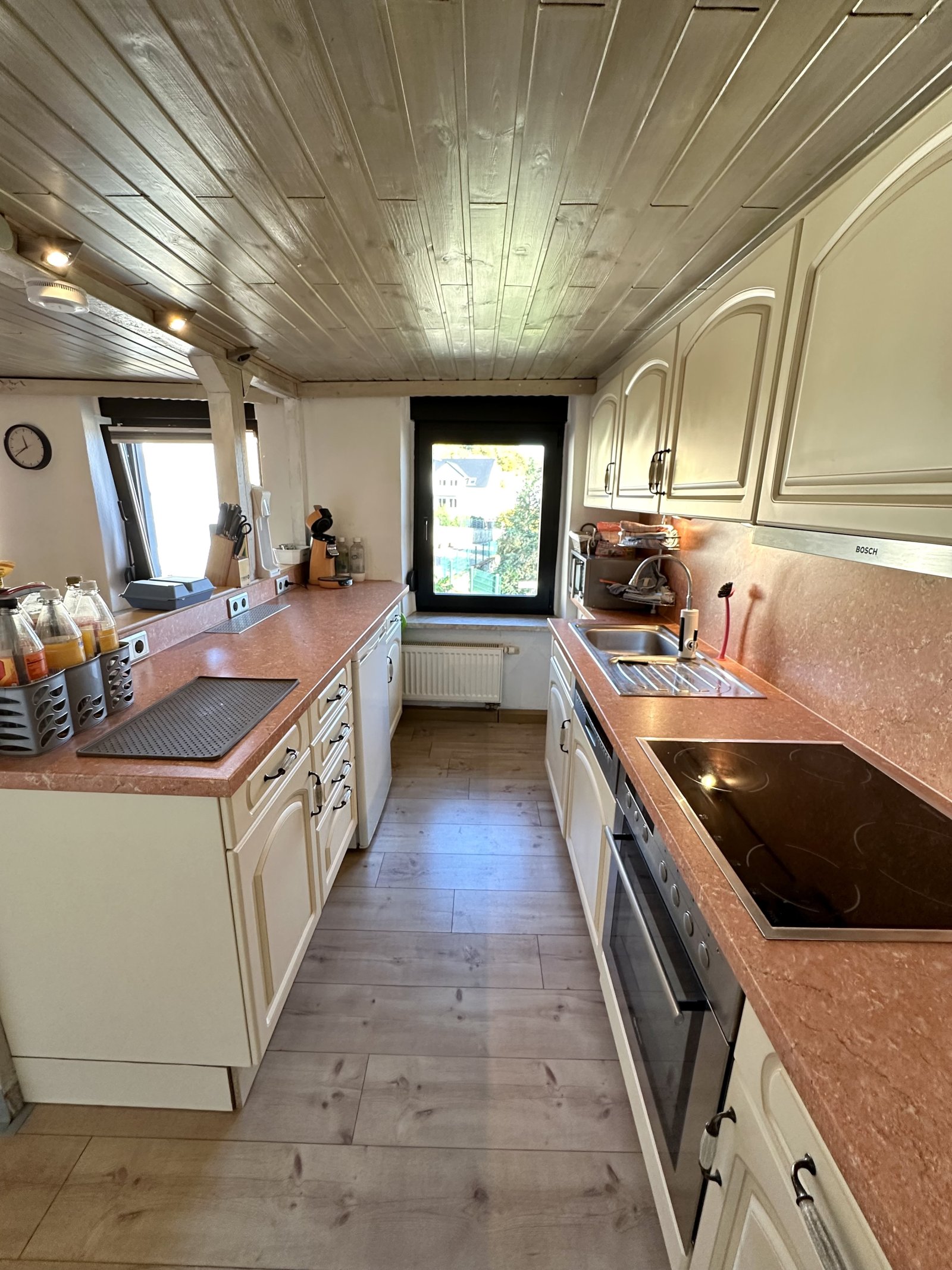 Lichtdurchflutete Landhausküche Lichtdurchflutete Landhausküche