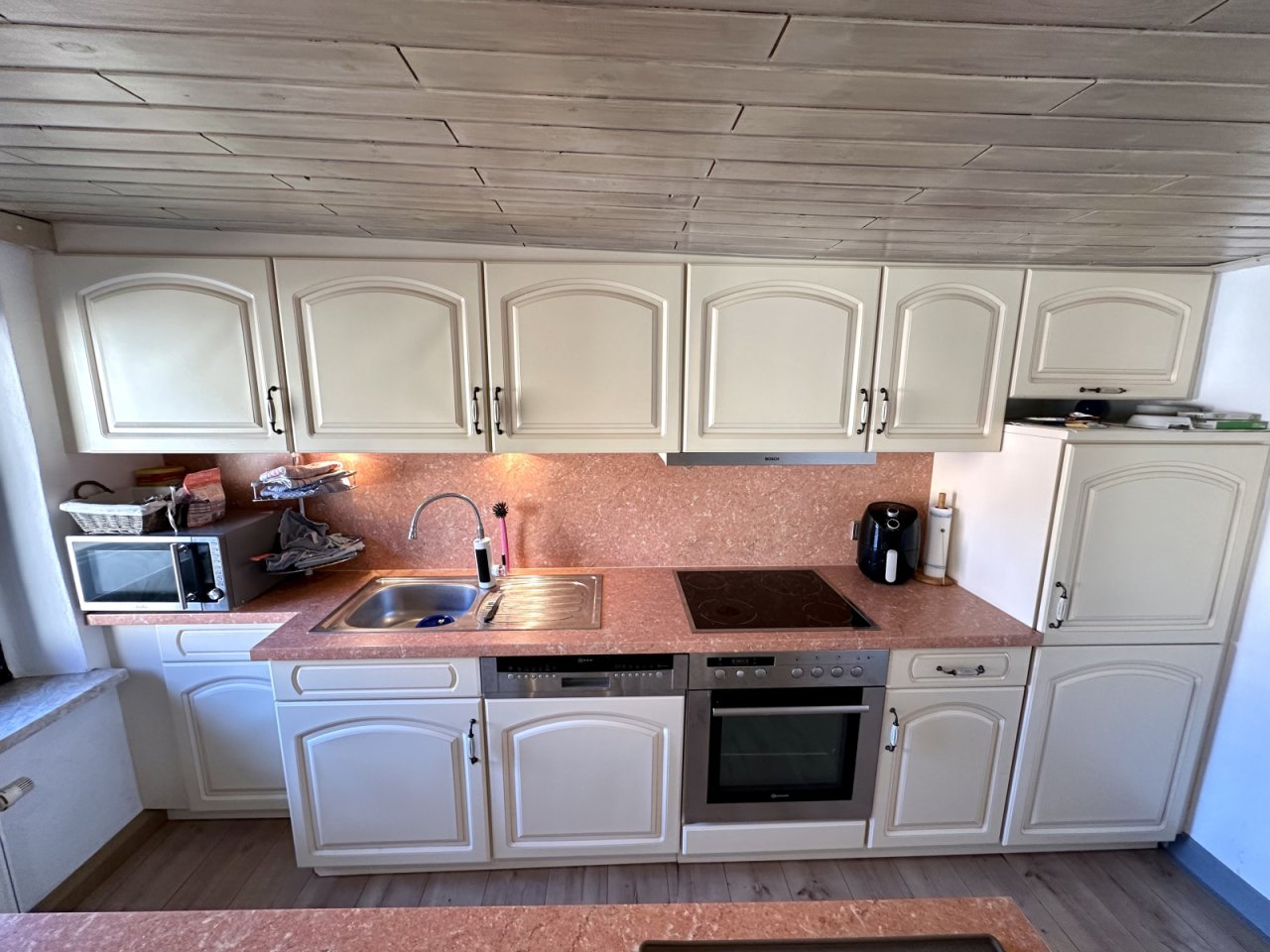 Kompakte Einbauküche mit Vollausstattung Kompakte Einbauküche mit Vollausstattung