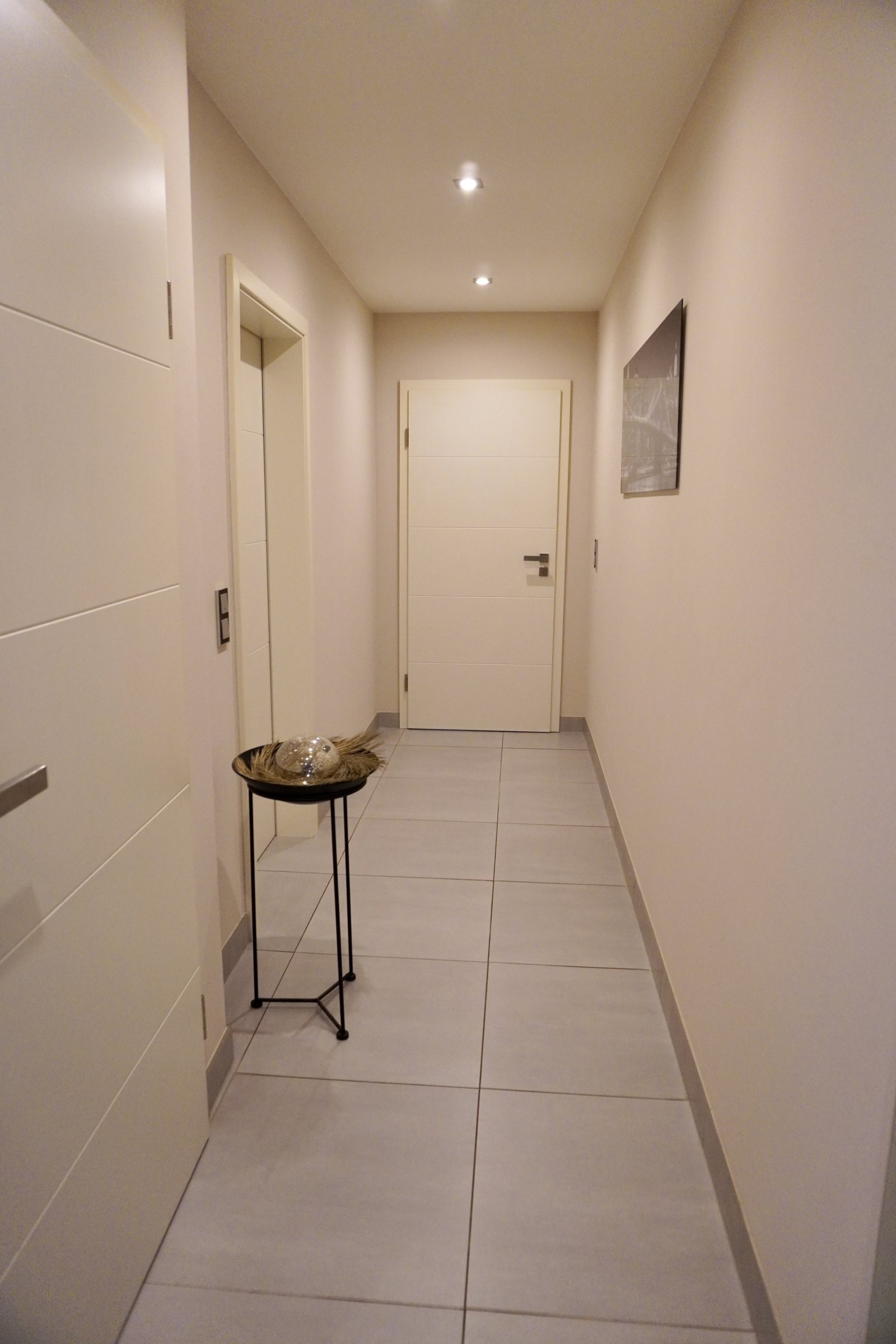 Flurtrakt im Erdgeschoss Flurtrakt im Erdgeschoss