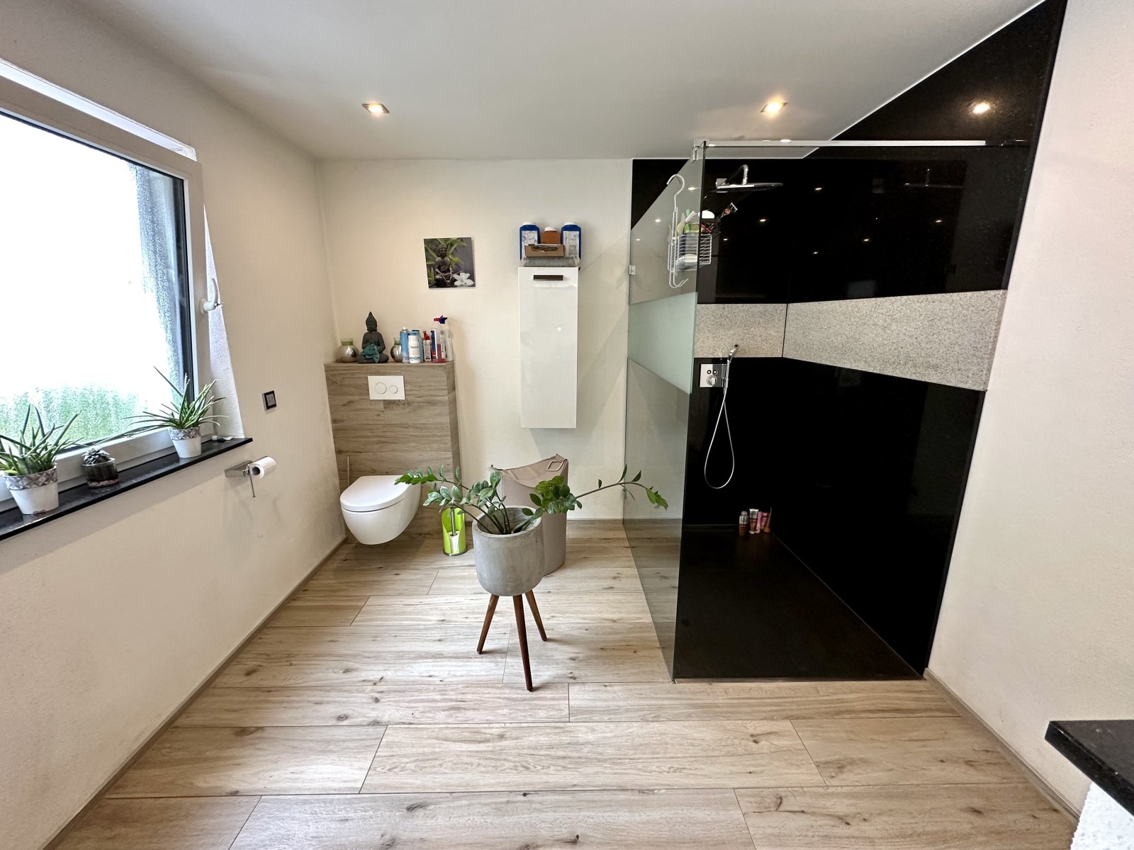 Hochwertiges Badezimmer im Erdgeschoss Hochwertiges Badezimmer im Erdgeschoss