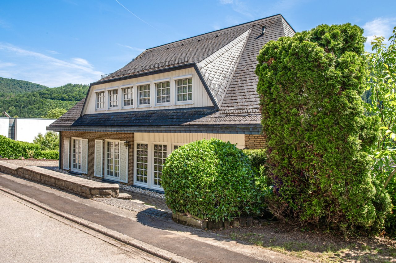 Charmantes Landhaus mit Panoramablick - Eleganz trifft Naturidylle Charmantes Landhaus mit Panoramablick - Eleganz trifft Naturidylle