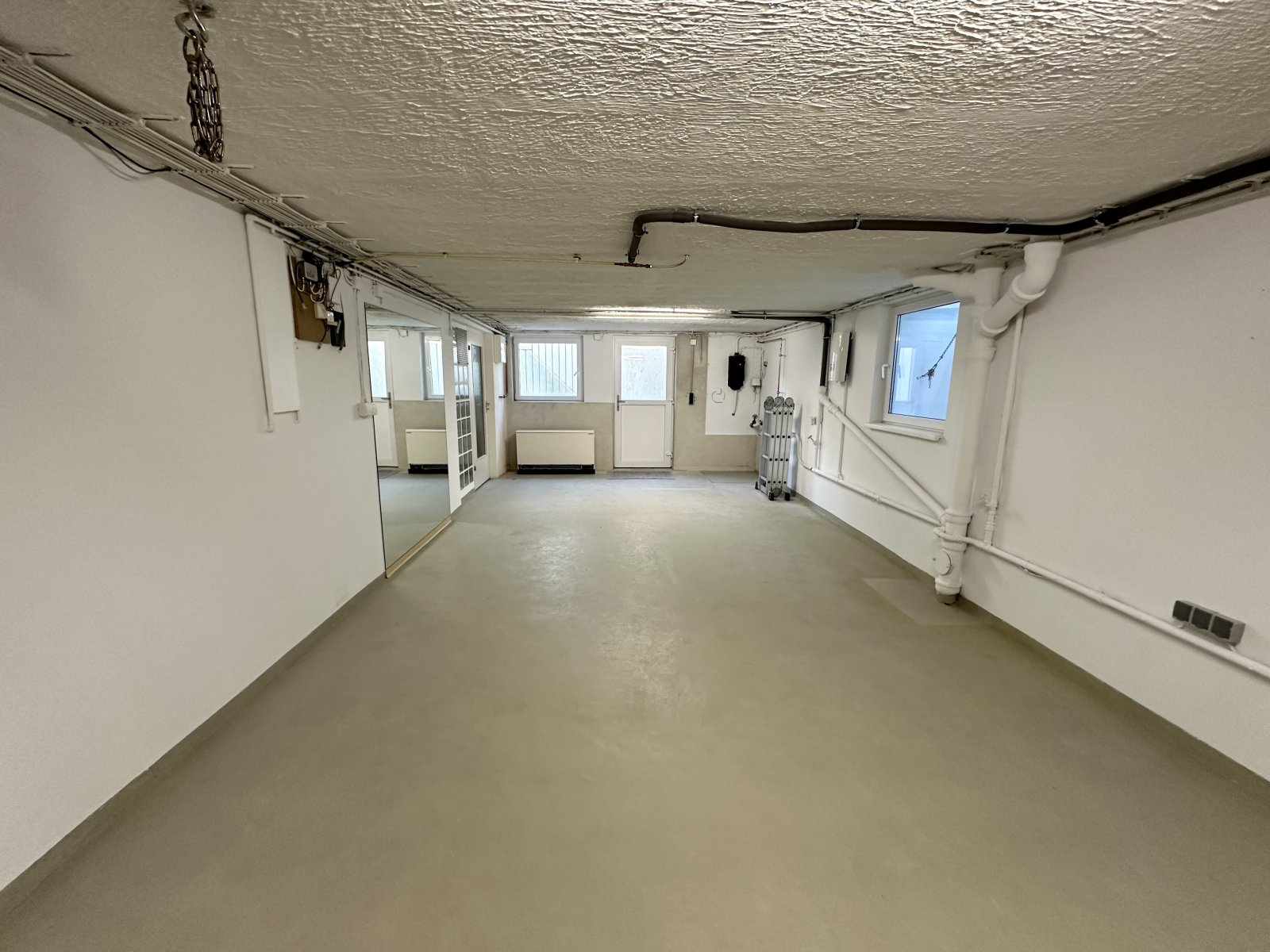 Multifunktionaler Kellerraum mit Tageslicht - Perfekte Nutzfläche für Hobbyraum, Homeoffice oder Lagerung!