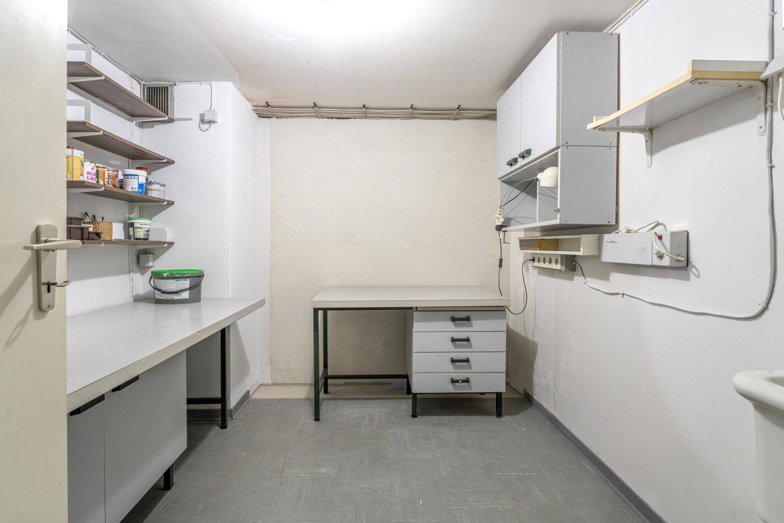 Funktionaler Arbeitsraum mit optimaler Regallösung