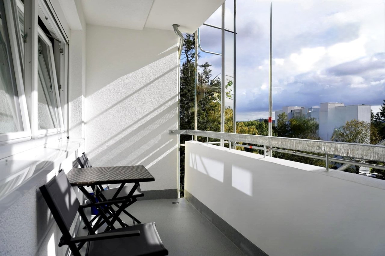 Lichtdurchfluteter Südbalkon mit traumhafter Fernsicht 