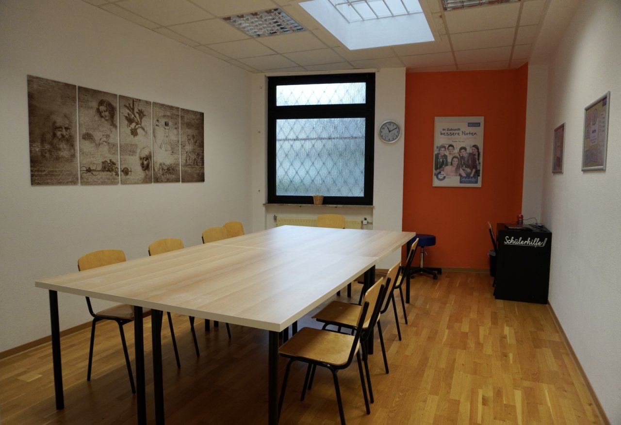 Lichtdurchfluteter Seminarraum 