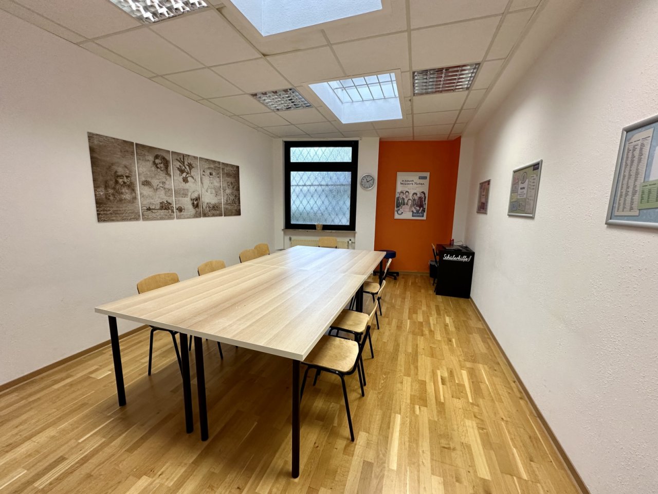 Lichtdurchfluteter Seminarraum 2