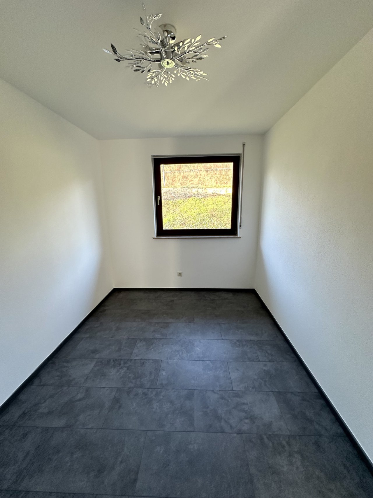 Multifunktionaler Raum mit Tageslicht - Perfekte Nutzfläche für Homeoffice