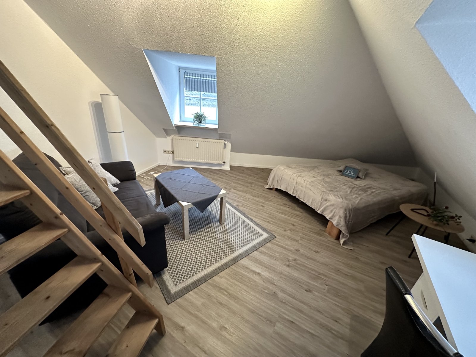 Charmantes Dachgeschoss-Apartment mit optimaler Raumnutzung und natürlichem Lichteinfall
