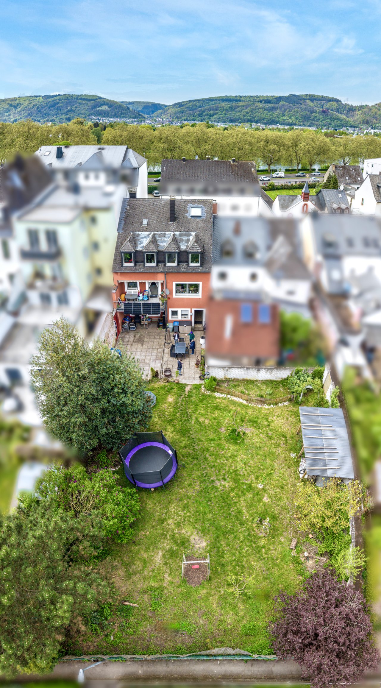 Sonniges Grundstück mit Ausbaupotenzial und Weitblick