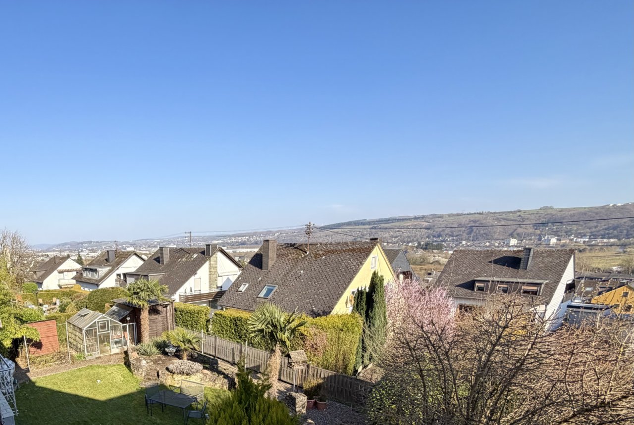 Herrliche Aussicht über die Rheinlandschaft vom erhöhten Wohnlage Herrliche Aussicht über die Rheinlandschaft vom erhöhten Wohnlage