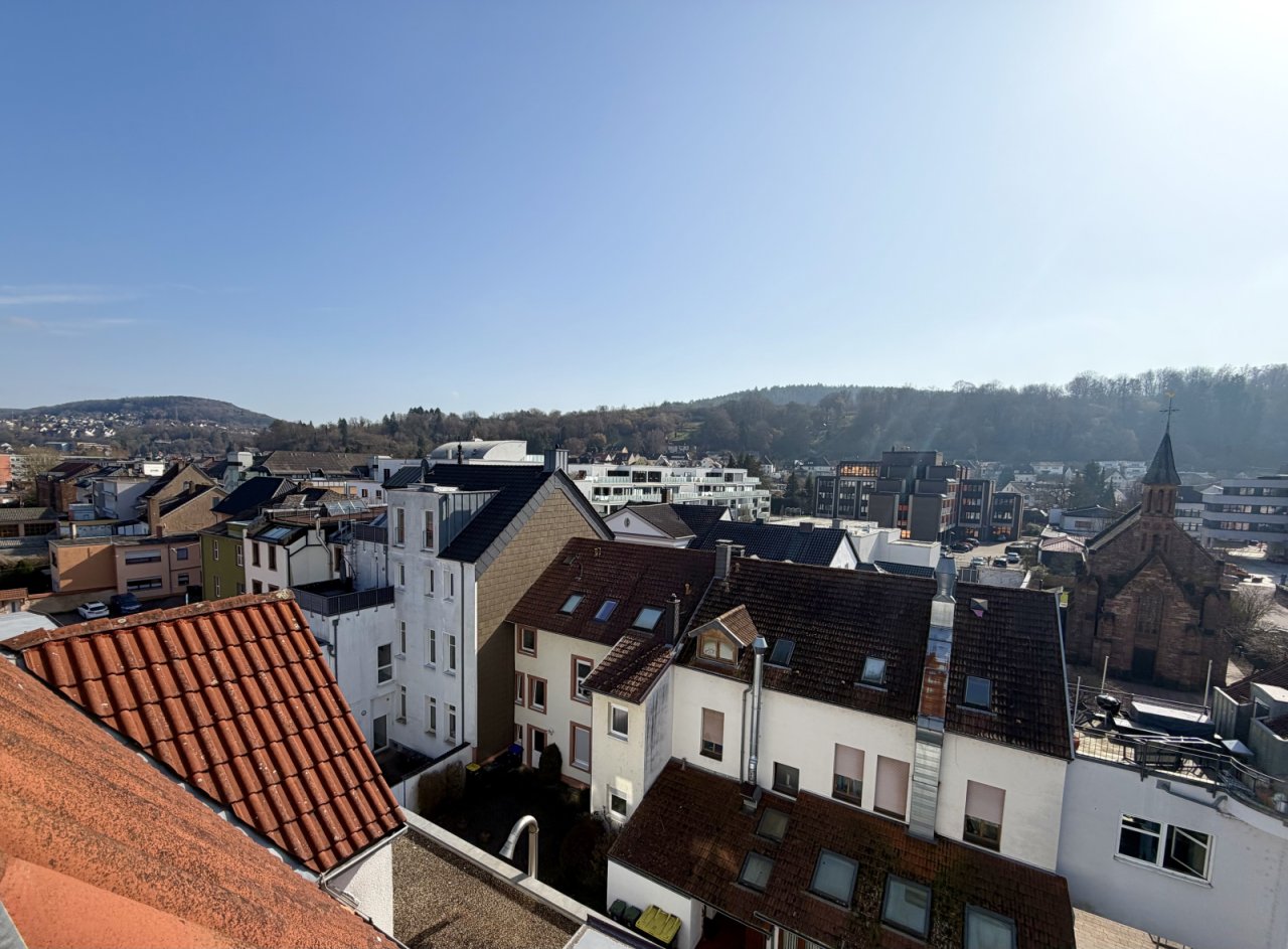 Herrlicher Fernblick über die Stadt und ins grüne Umland Herrlicher Fernblick über die Stadt und ins grüne Umland