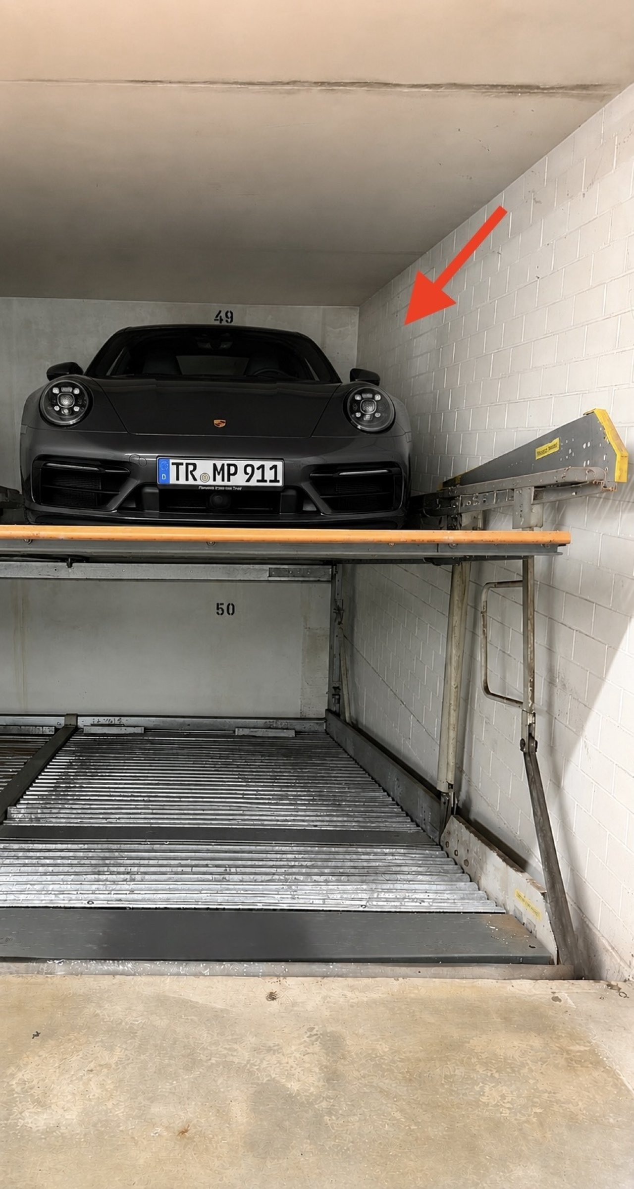 Doppelgarage mit praktischer Hubtor-Lösung und optimaler Stellplatznutzung Doppelgarage mit praktischer Hubtor-Lösung und optimaler Stellplatznutzung